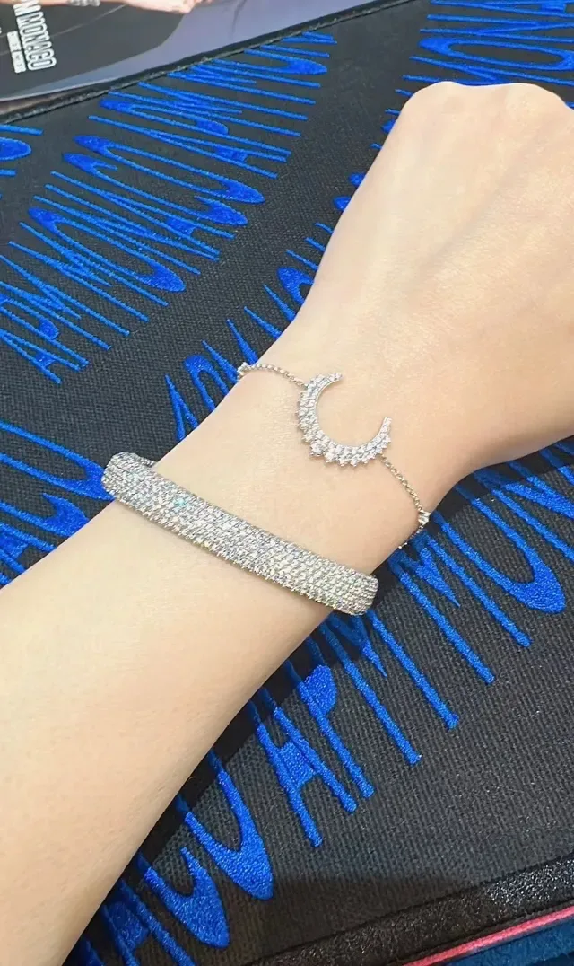 Tiffany & Co. سوار فضي أبيض ببافيه سيت أسطواني 3