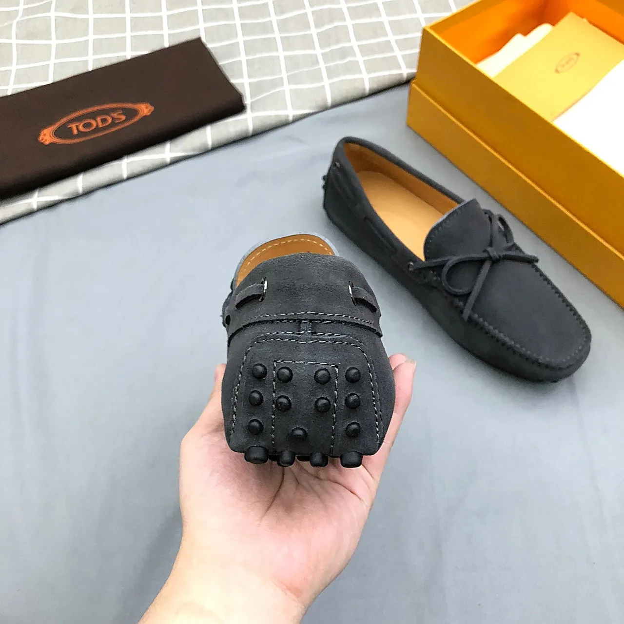 Tod's Double T Bow Loafer mocassins de camurça cinza escuro 6
