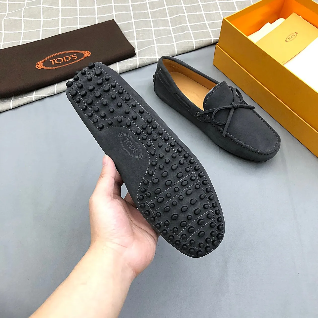 Tod's Double T Bow Loafer mocassins de camurça cinza escuro 7