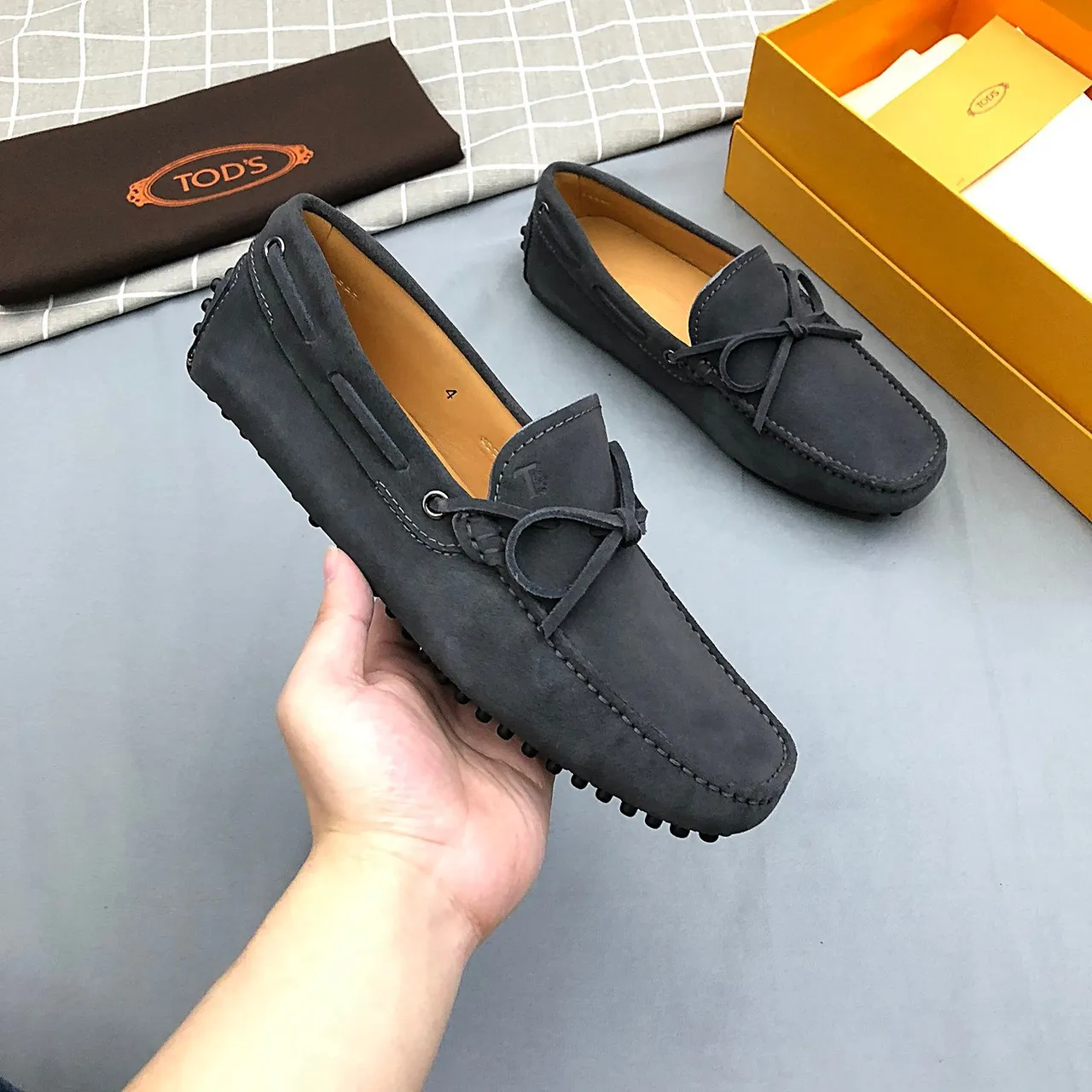 Tod's Double T Bow Loafer mocassins de camurça cinza escuro 8