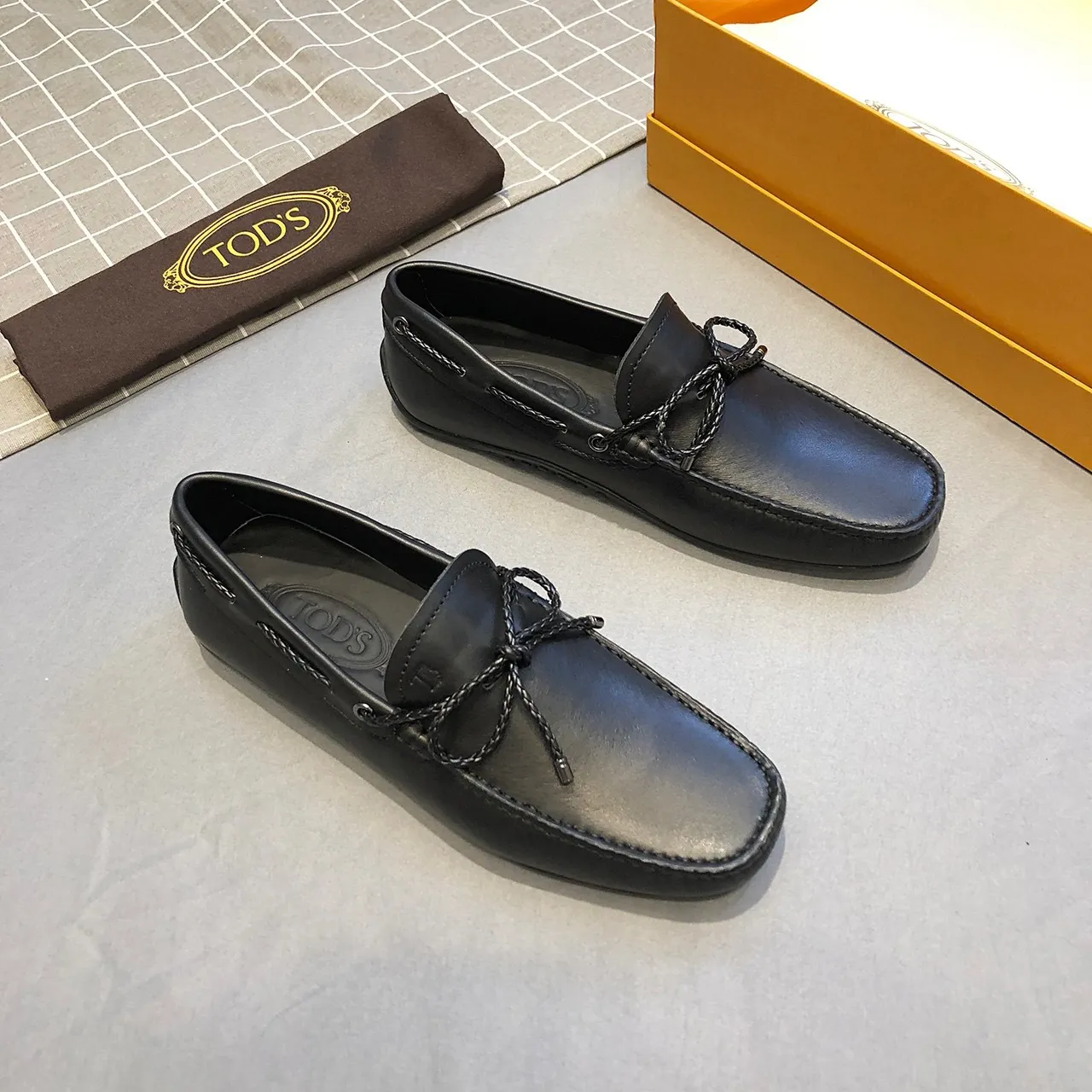 Tod's Gommino Bow جلد أسود مصقول مع تفاصيل حبل مربوط لؤفير 4