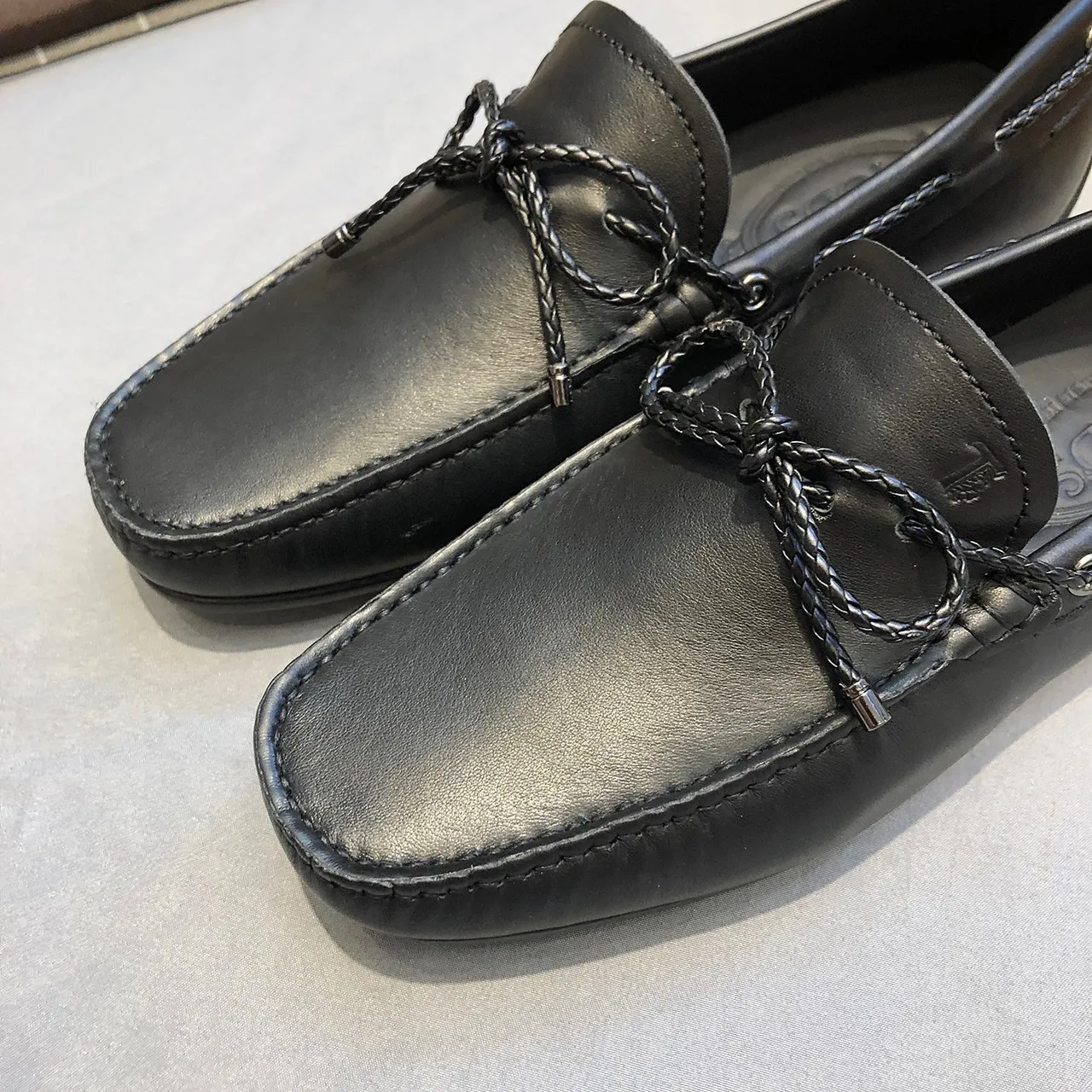 Tod's Gommino Bow جلد أسود مصقول مع تفاصيل حبل مربوط لؤفير 5