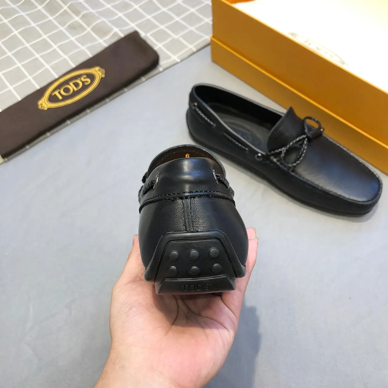 Tod's Gommino Bow جلد أسود مصقول مع تفاصيل حبل مربوط لؤفير 8