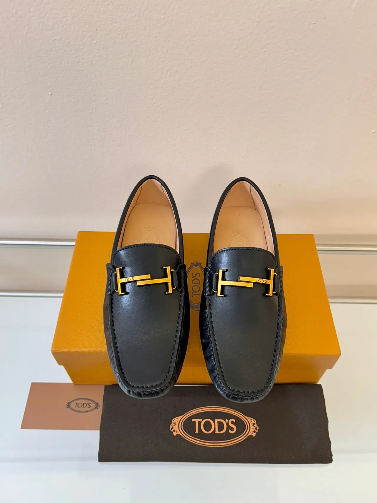 Tod's Gommino काली चमड़ी H-Bit Pebble Sole लोअफर 6