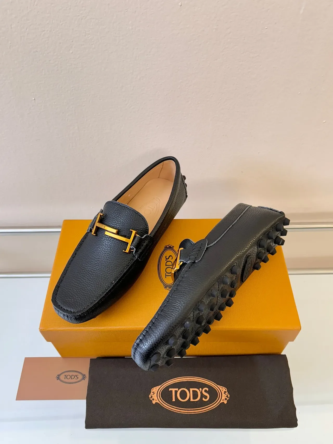 Tod's Gommino Loafer Negro Cuero Granulado H-Bar Oro 2