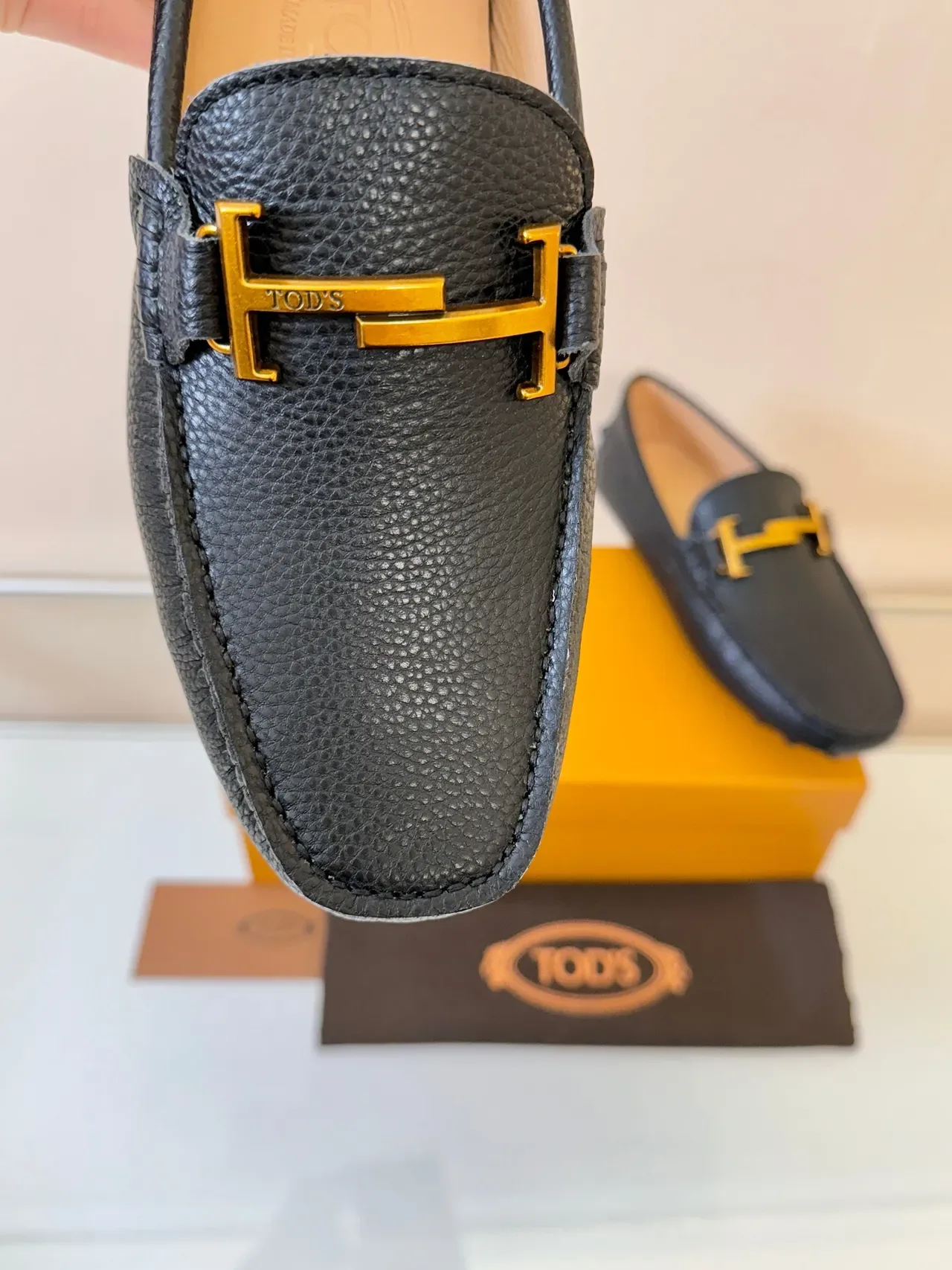 Tod's Gommino Loafer Negro Cuero Granulado H-Bar Oro 3