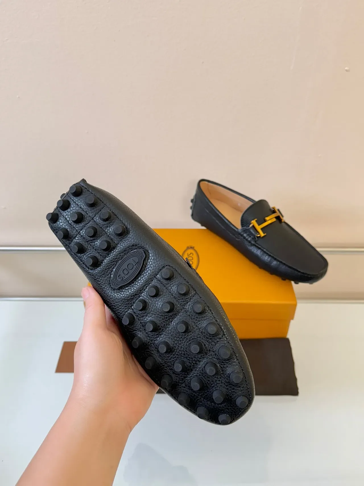 Tod's Gommino Loafer Negro Cuero Granulado H-Bar Oro 5