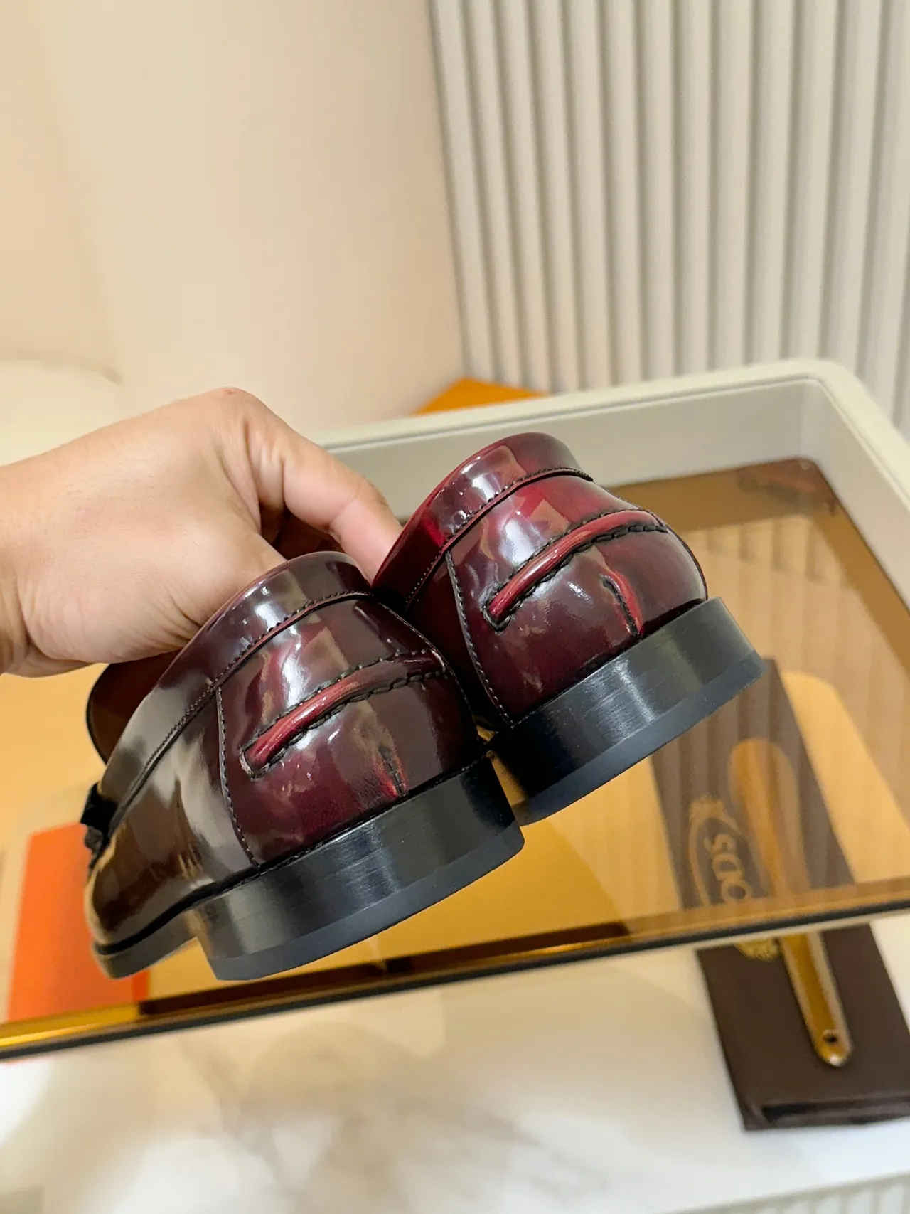 Tod's Horsebit Loafer बर्गंडी पेटेंट लेदर लोफर 3