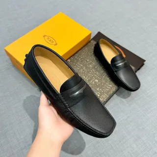 Tod's काला भूरा चमड़े का हॉर्सबीट बकिल लोअफर
