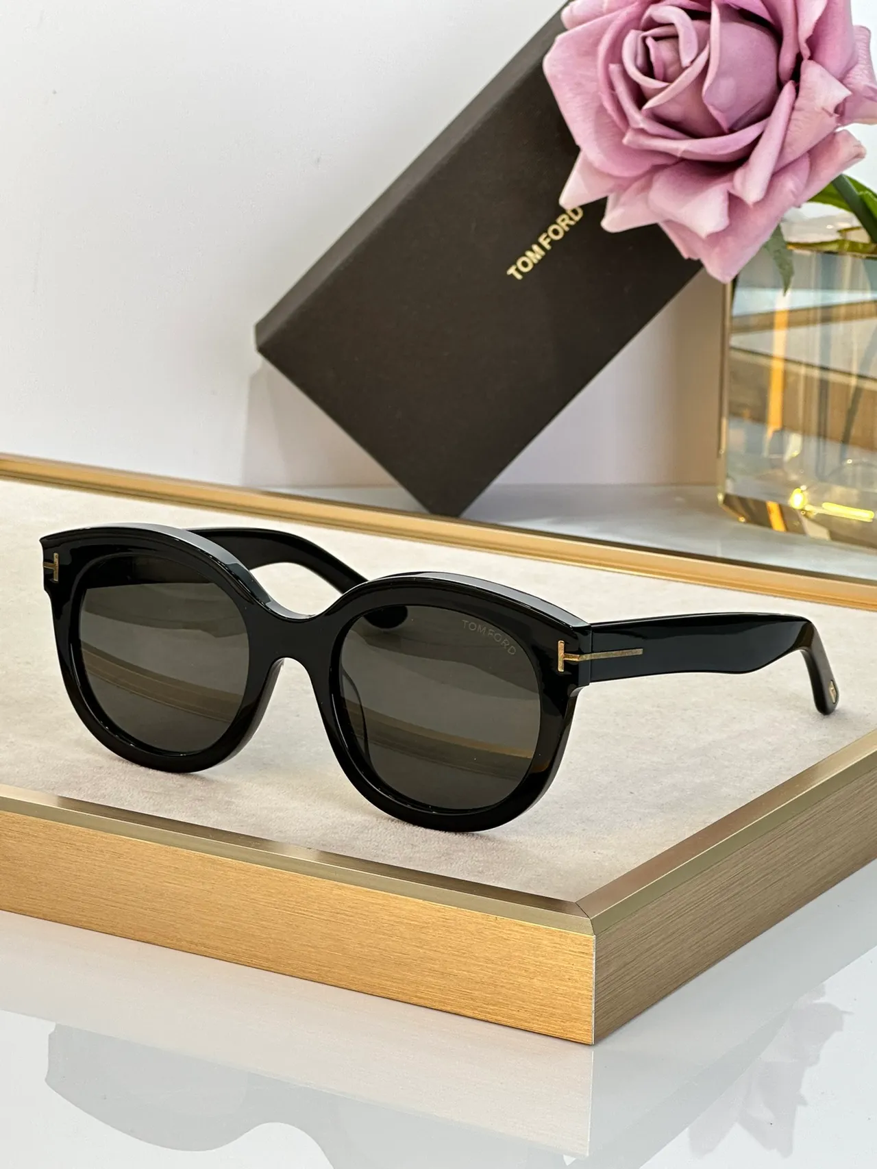 Tom Ford Oversized Rounded-Square Translucent Gray Gradient Sunglasses 4