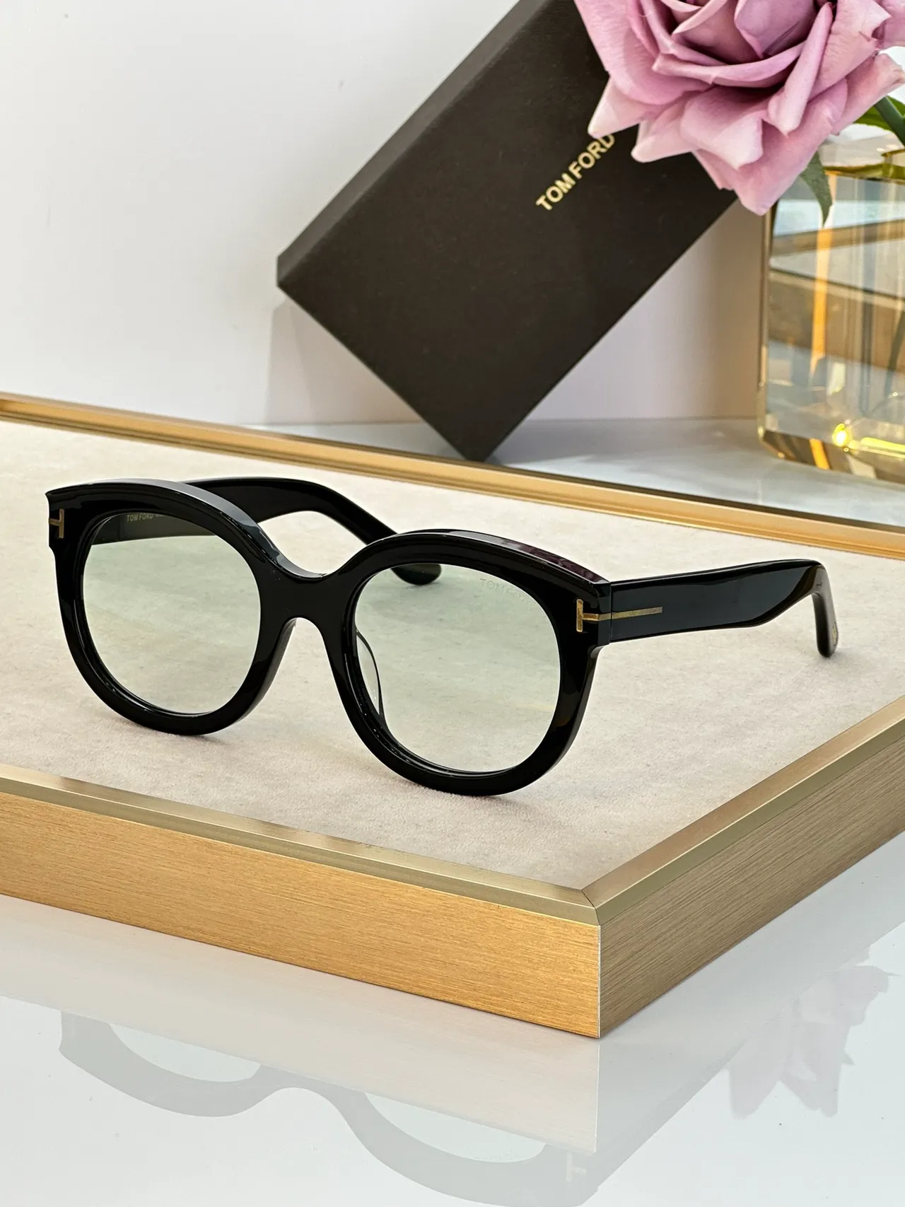 Tom Ford Oversized Rounded-Square Translucent Gray Gradient Sunglasses 5