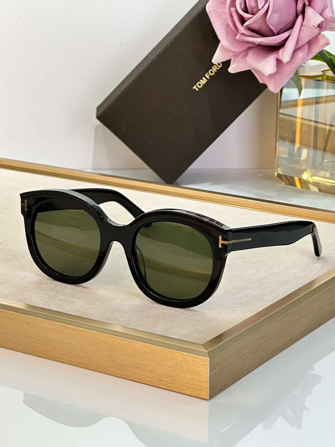 Tom Ford Oversized Rounded-Square Translucent Gray Gradient Sunglasses 6