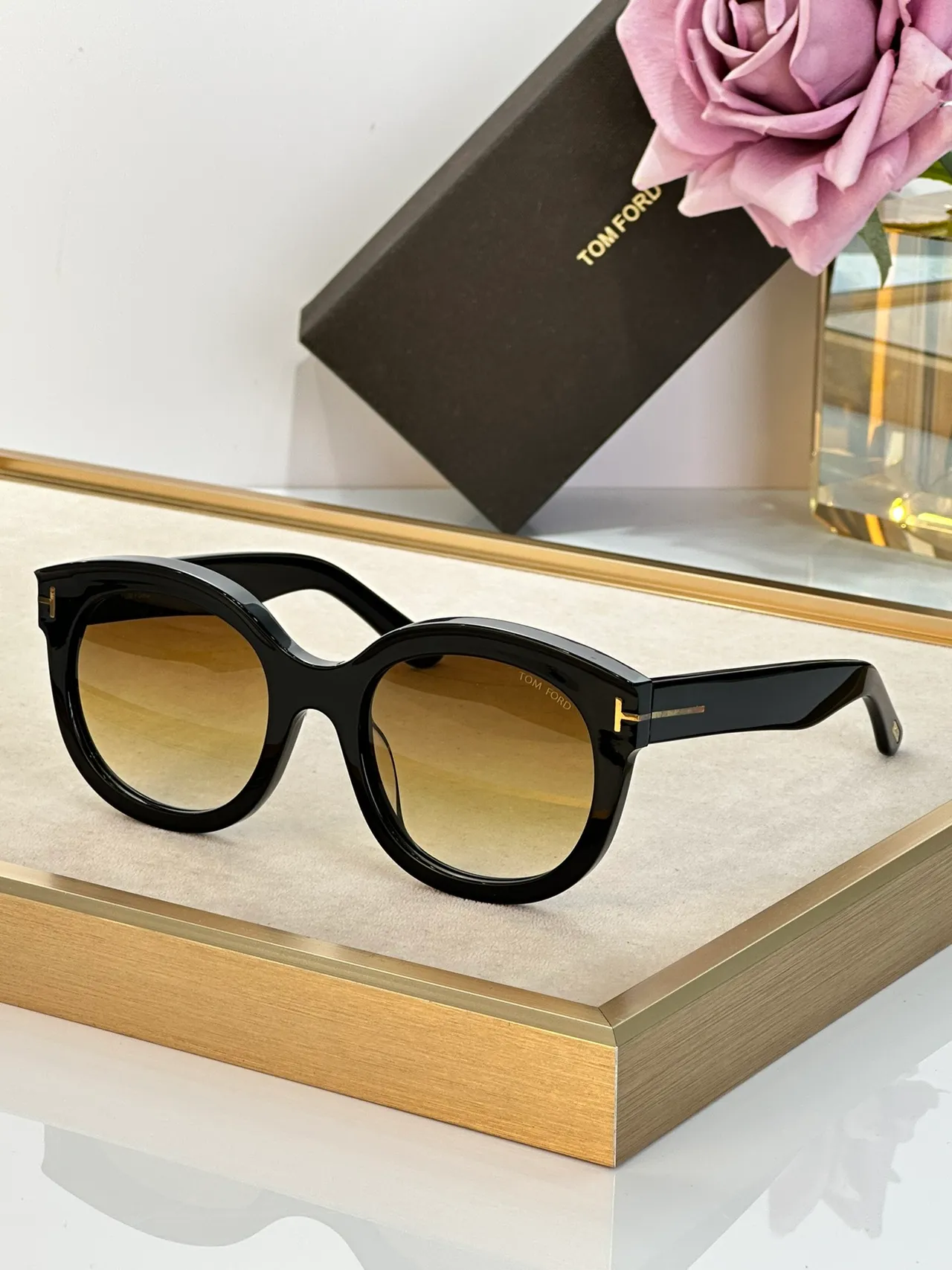 Tom Ford Oversized Rounded-Square Translucent Gray Gradient Sunglasses 7