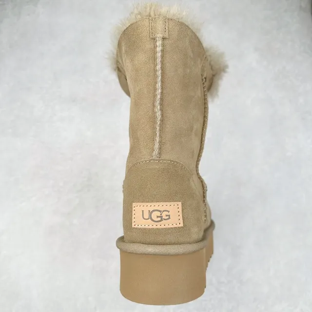 UGG 米棕色 麂皮鞋面 羊毛里 雪靴 6