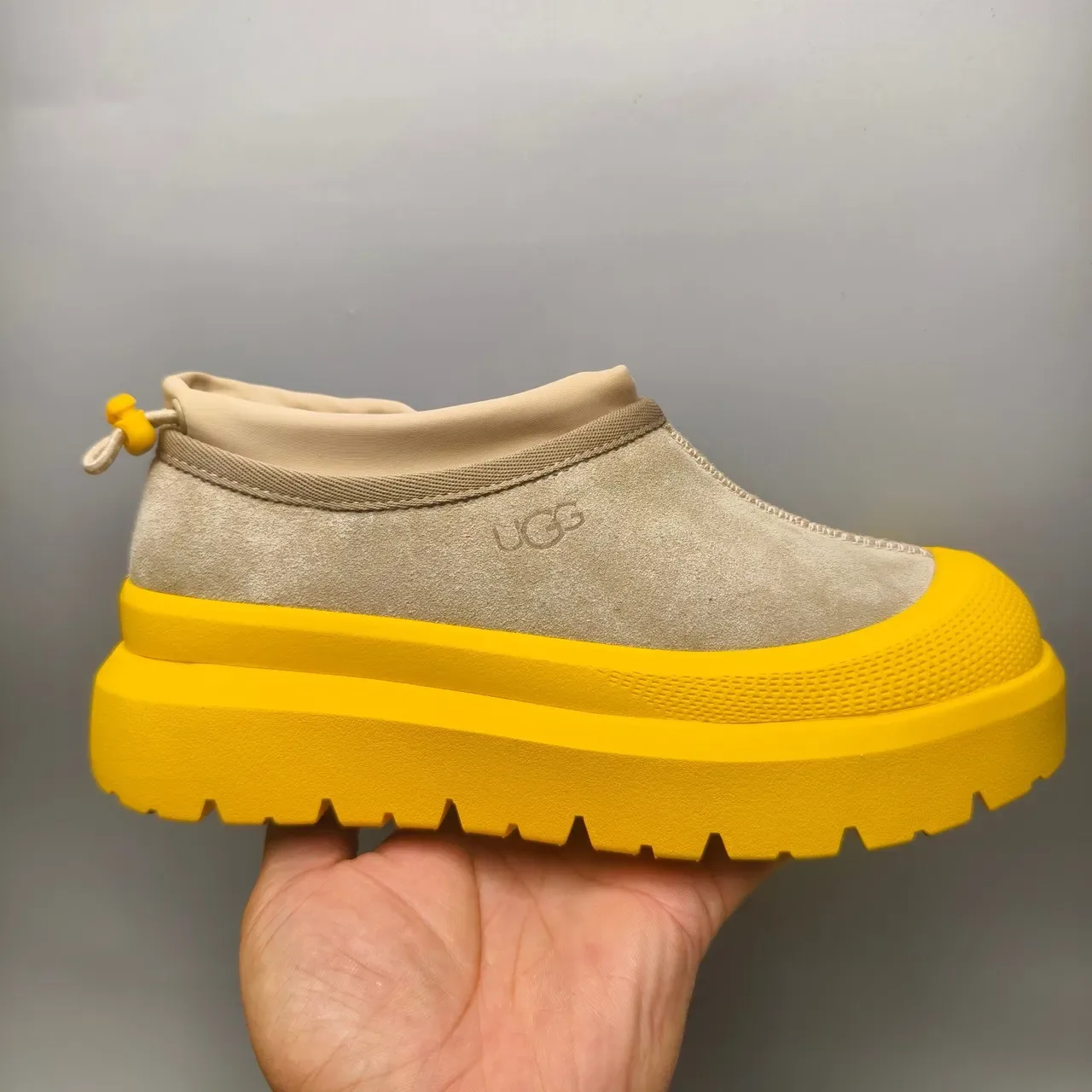 UGG Zapatillas Beige Amarillo Slip-On Plataforma Lifestyle 2