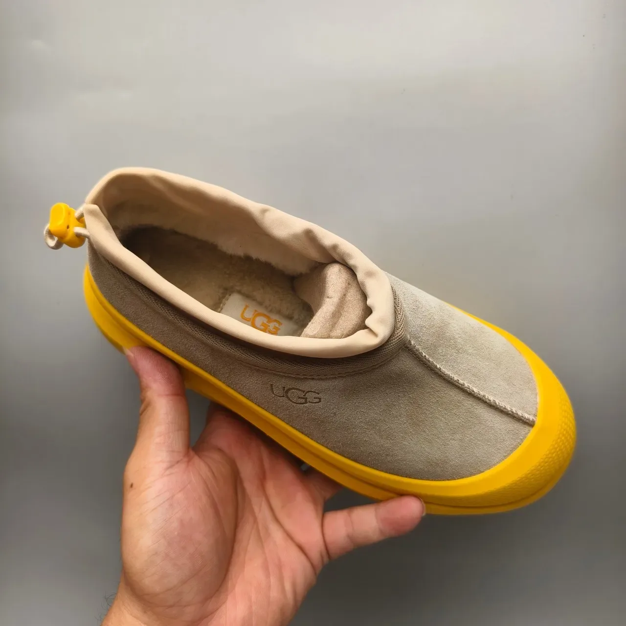 UGG Zapatillas Beige Amarillo Slip-On Plataforma Lifestyle 3