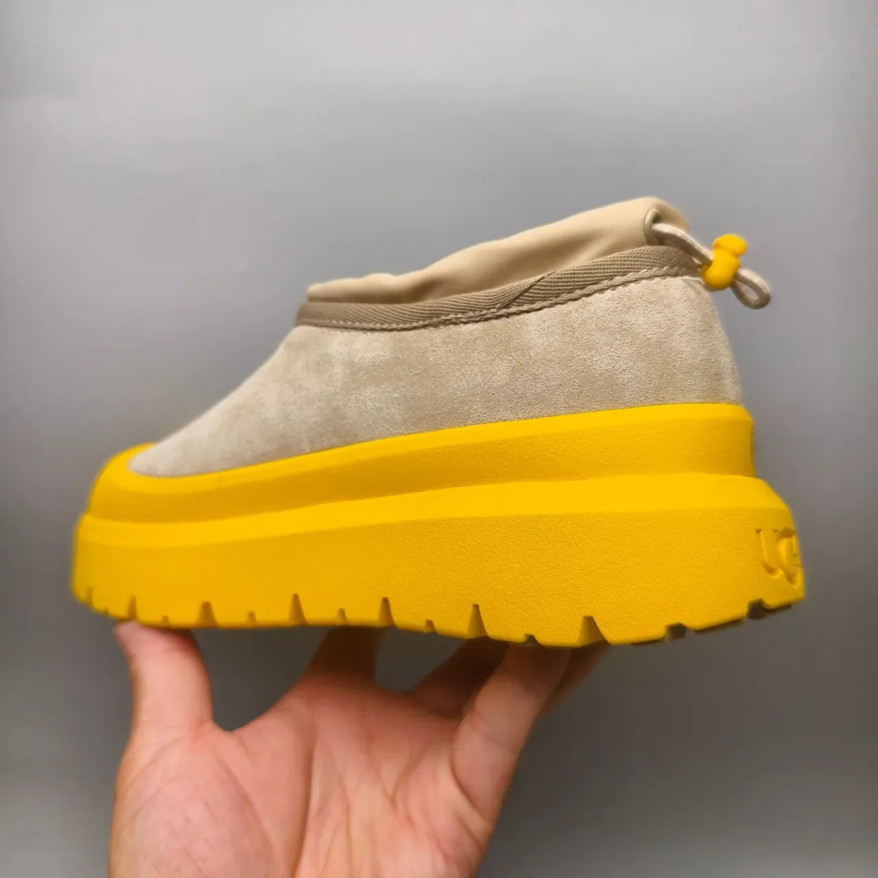 UGG Zapatillas Beige Amarillo Slip-On Plataforma Lifestyle 4