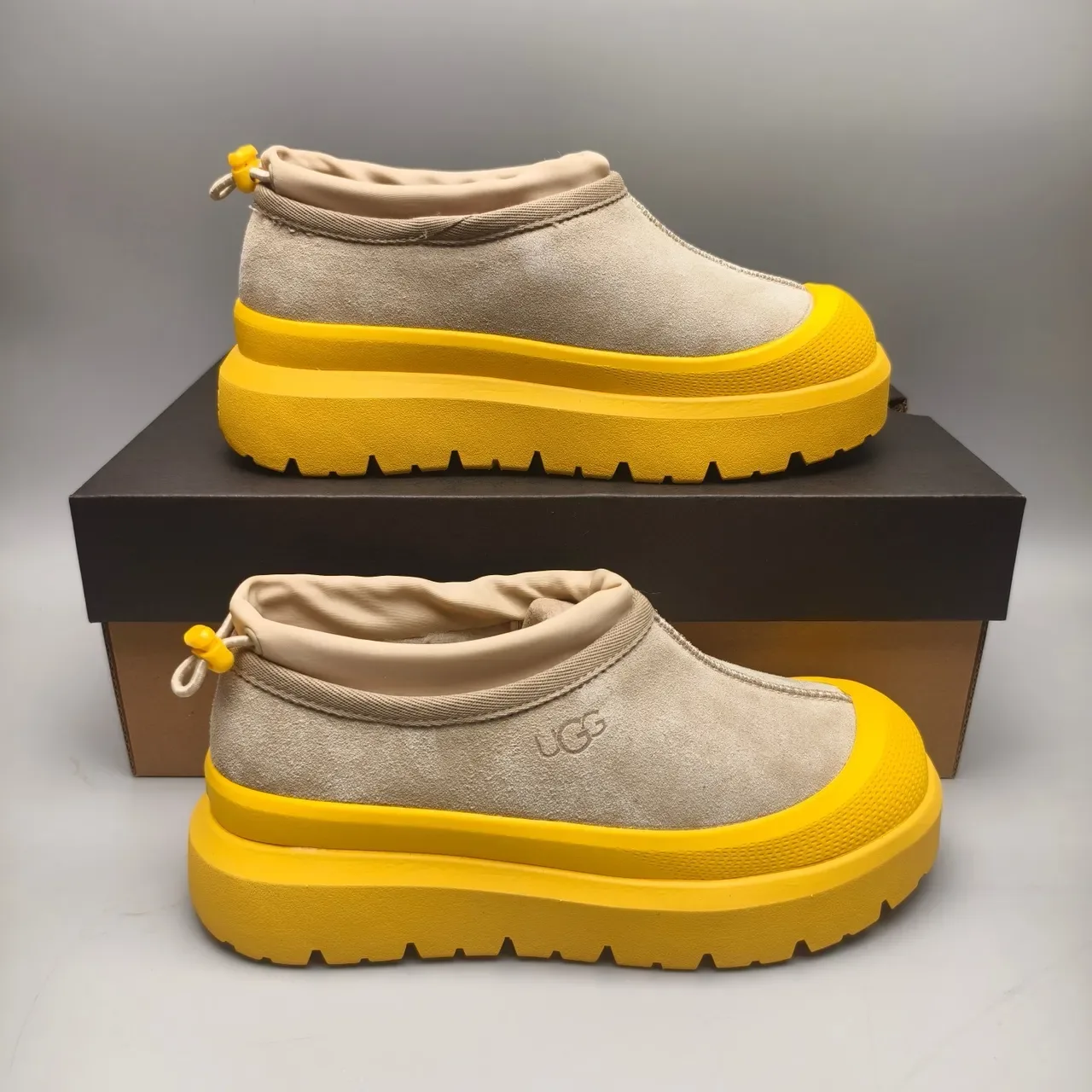 UGG Zapatillas Beige Amarillo Slip-On Plataforma Lifestyle 5