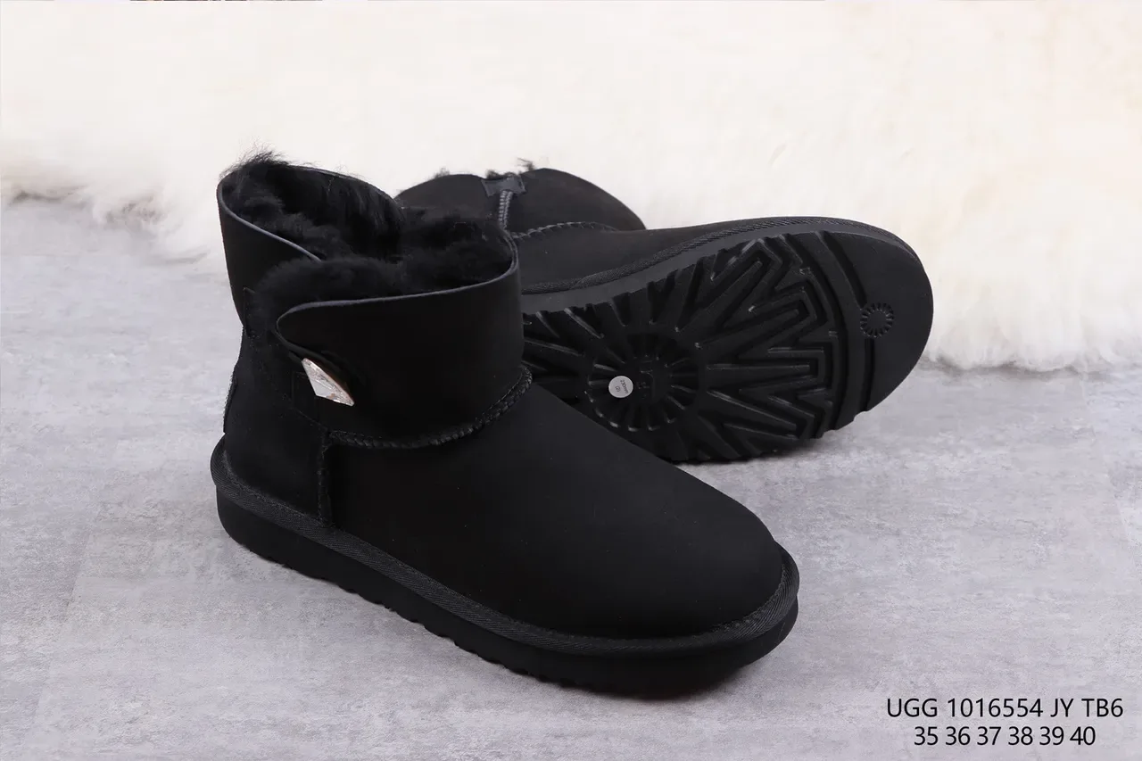 UGG काला शीयरलिंग-लाइंड सूड एंगल बूट 10