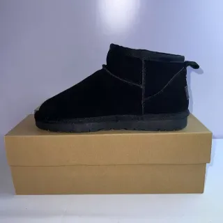 UGG ब्लैक सूड अपर शेयरलिंग लाइनड स्नो बूट