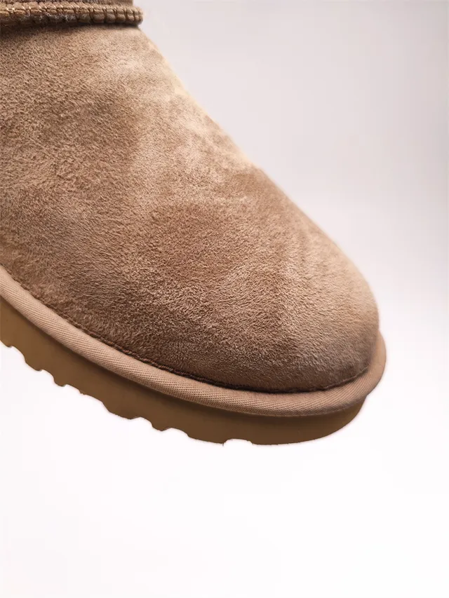 UGG 棕褐米色麂皮鞋面羊毛内里雪靴 10