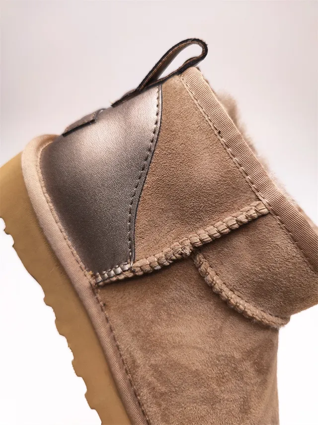UGG 棕褐米色麂皮鞋面羊毛内里雪靴 13