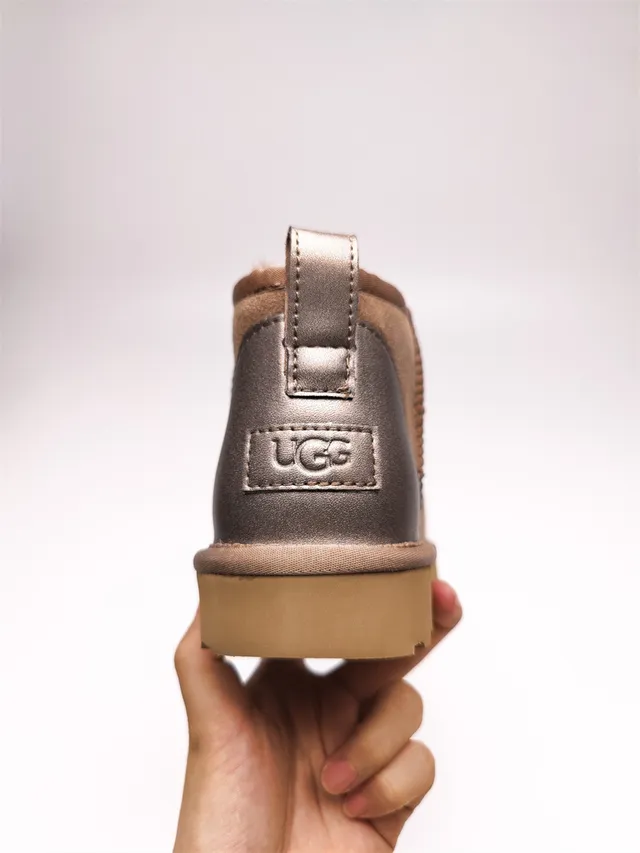 UGG 棕褐米色麂皮鞋面羊毛内里雪靴 15
