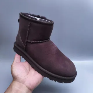 UGG 棕色麂皮鞋面 羊毛内里 翻口 雪靴