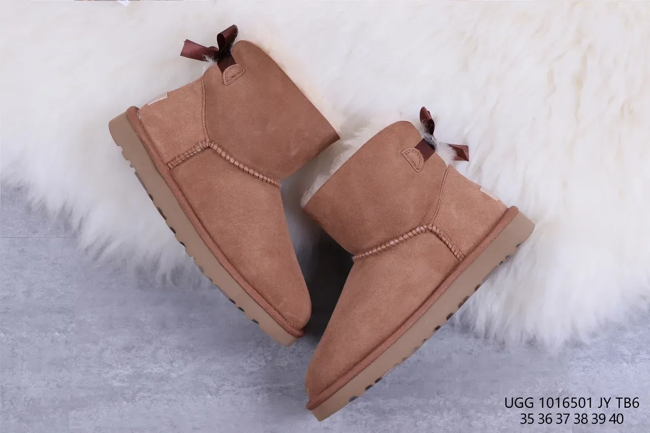 UGG क्लासिक मिनी भूरे सुड शीयरलिंग-लाइन्ड स्नो बूट 7