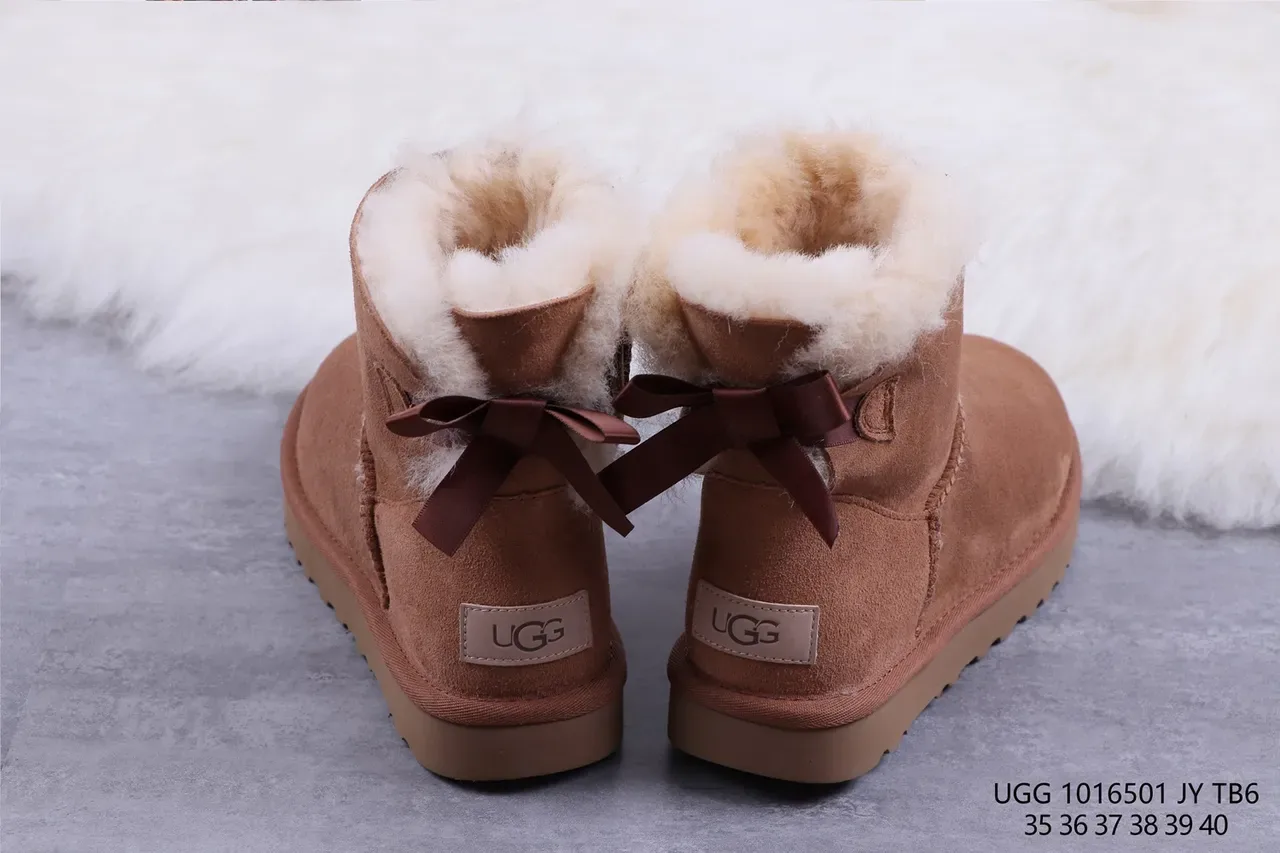 UGG क्लासिक मिनी भूरे सुड शीयरलिंग-लाइन्ड स्नो बूट 8