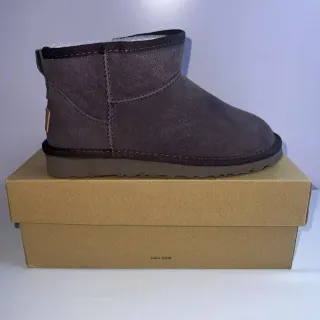 UGG Classic Mini 深灰色麂皮雪靴