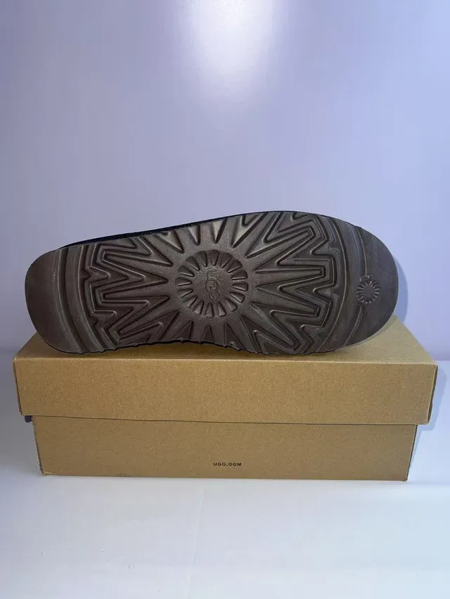 UGG Classic Mini 深灰色麂皮雪靴 2