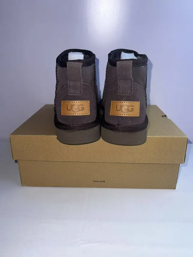 UGG Classic Mini 深灰色麂皮雪靴 4
