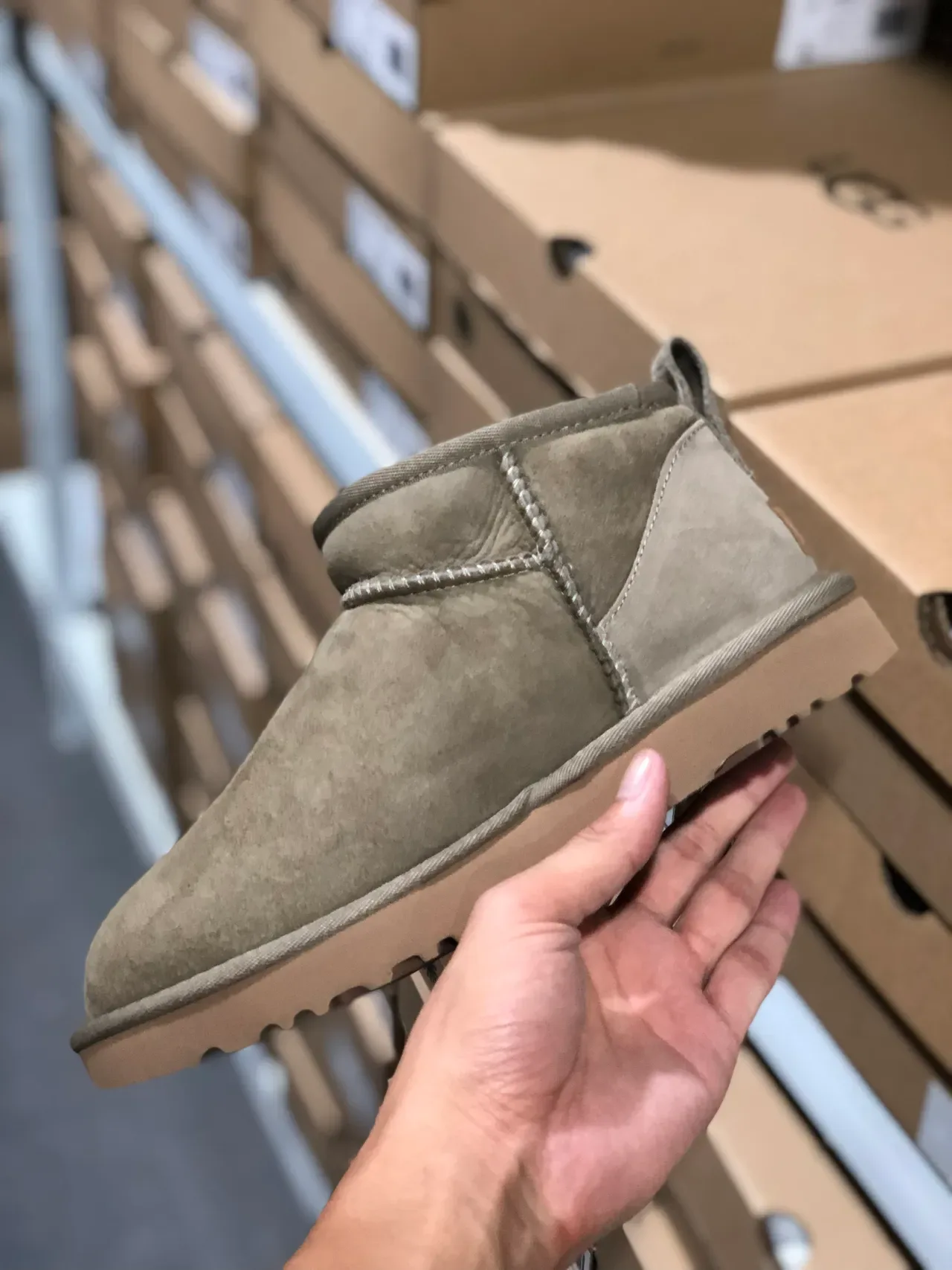 UGG Classic Mini Botas de Nieve Ante Gris 4