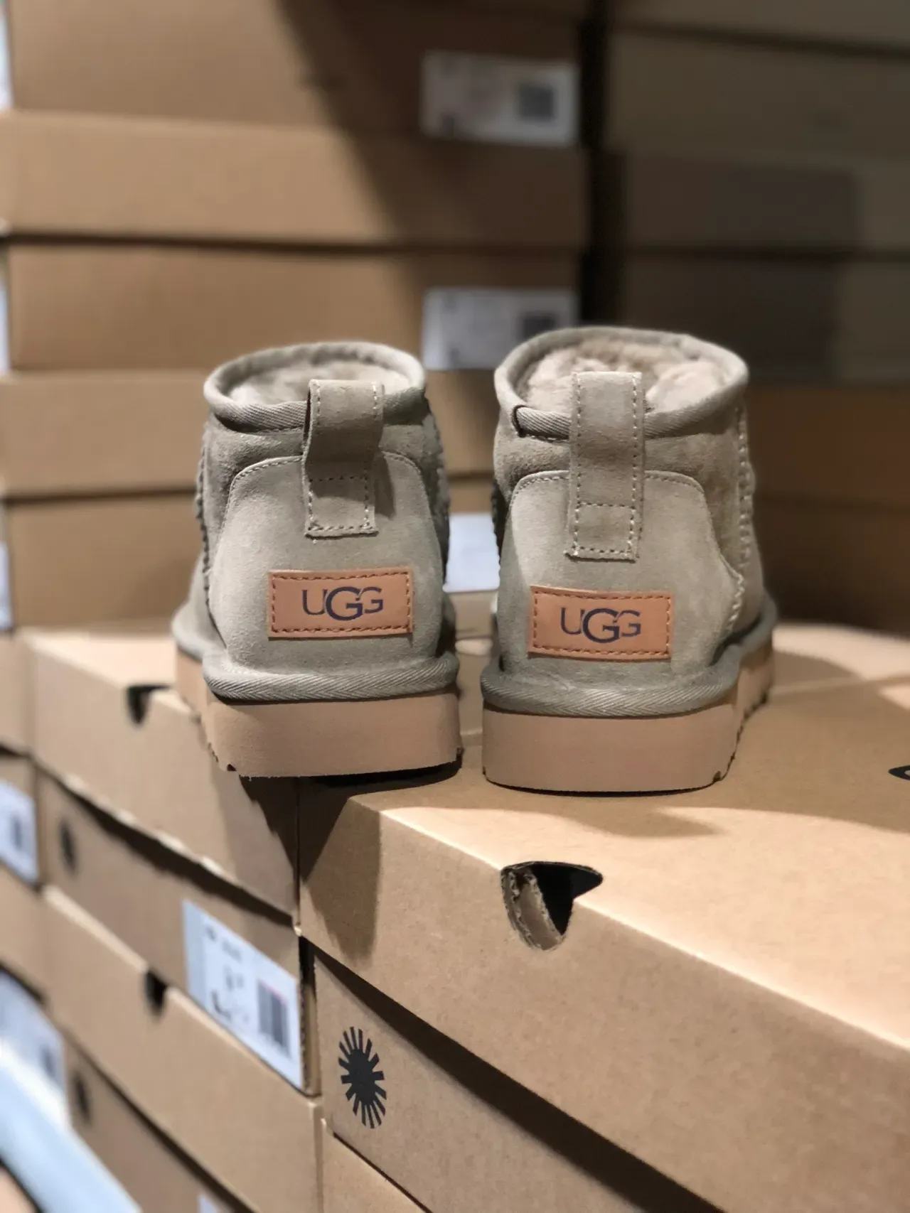 UGG Classic Mini Botas de Nieve Ante Gris 8