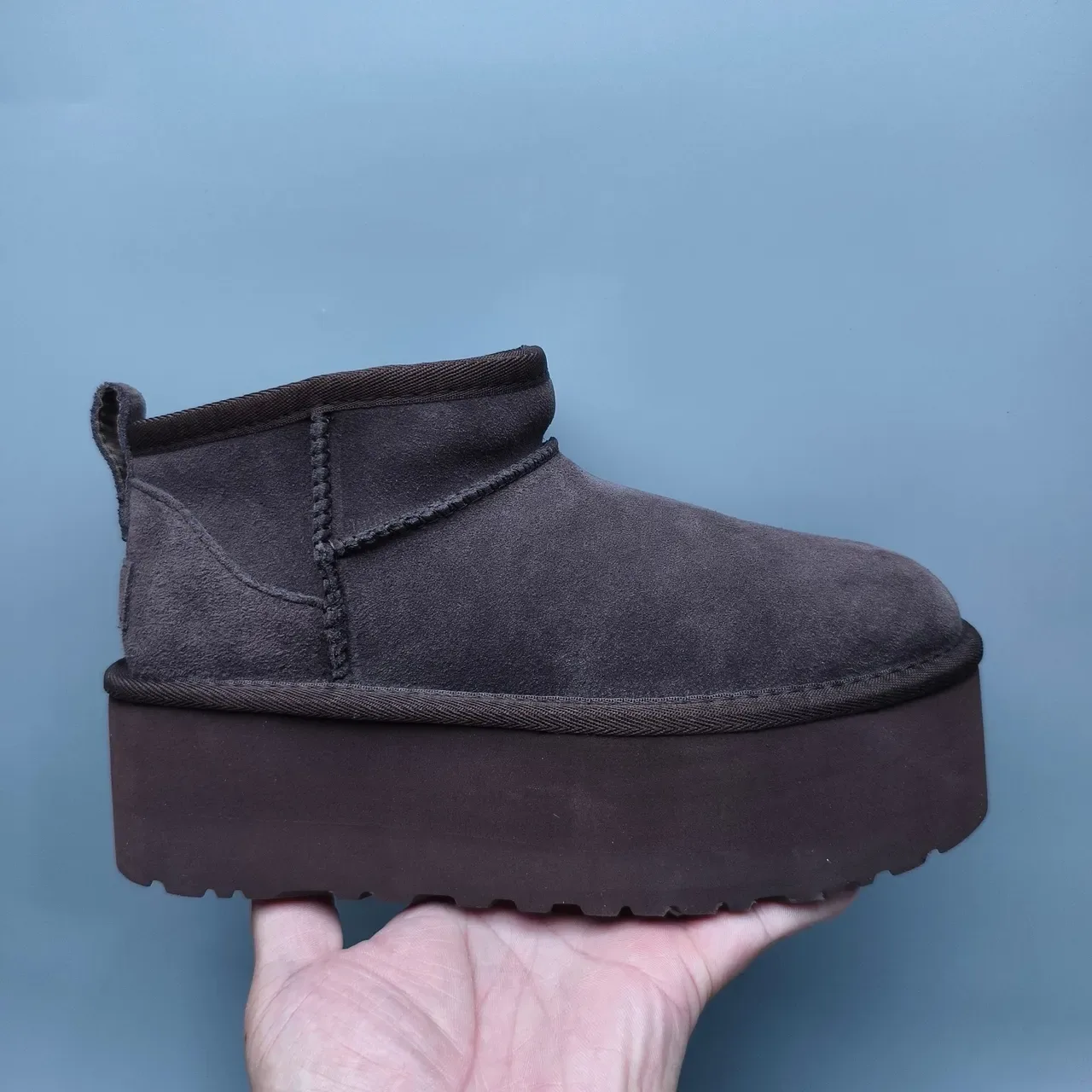 UGG Classic Mini Platform أحذية ثلجية من السويدي البني 2