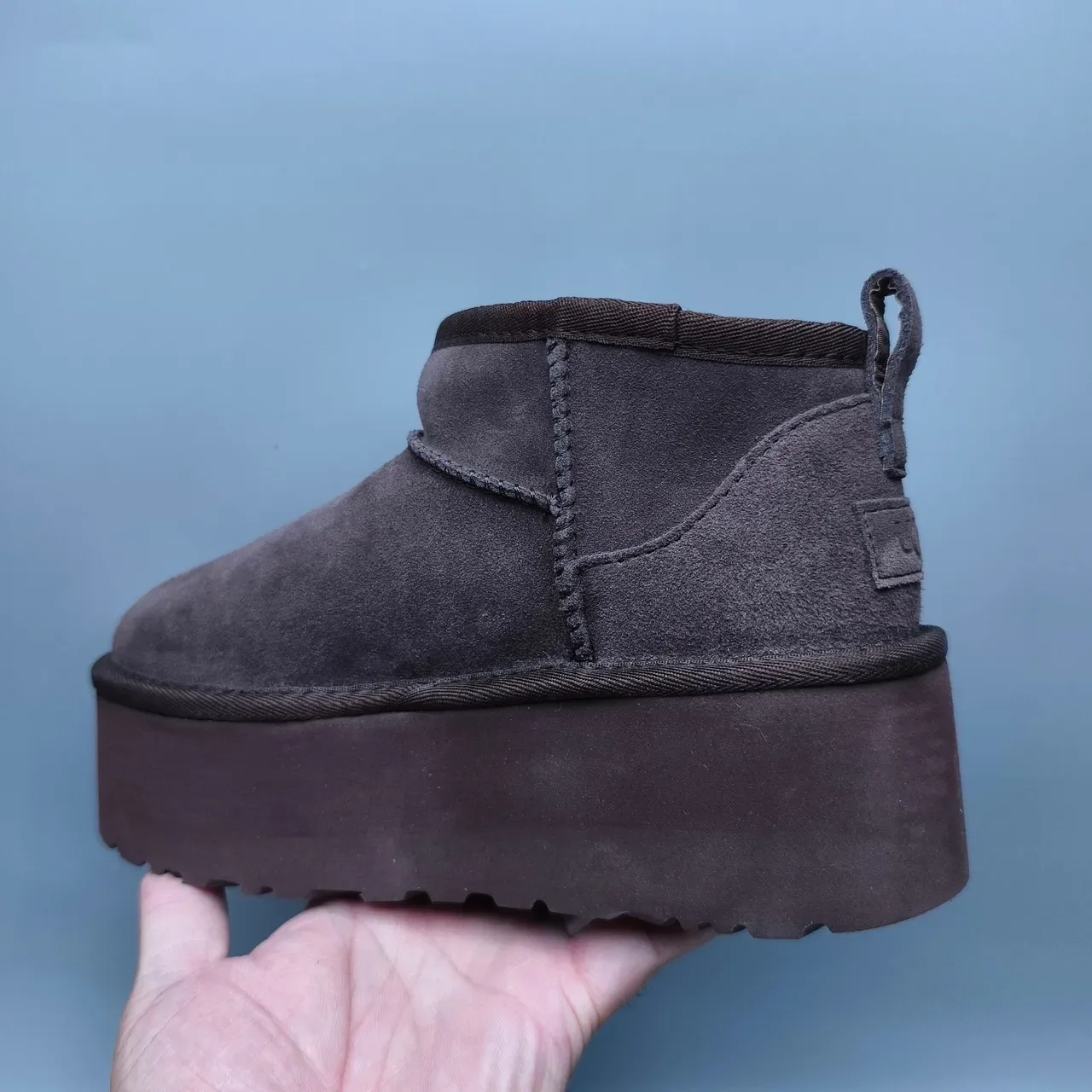 UGG Classic Mini Platform أحذية ثلجية من السويدي البني 4