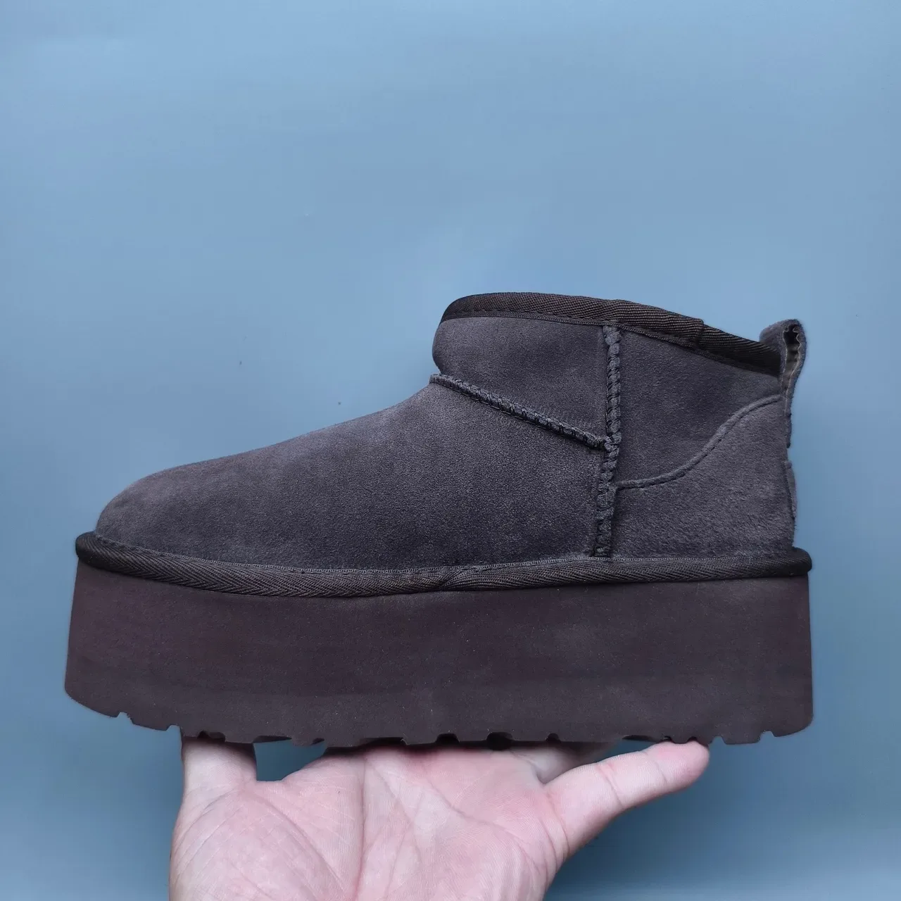 UGG Classic Mini Platform أحذية ثلجية من السويدي البني 7