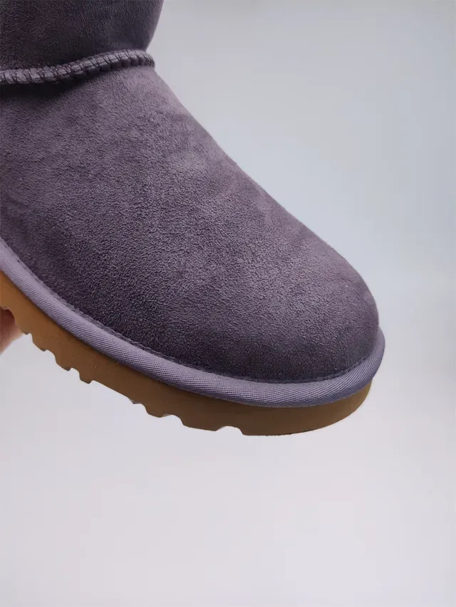 UGG Classic Mini 紫色麂皮链条装饰雪靴 8