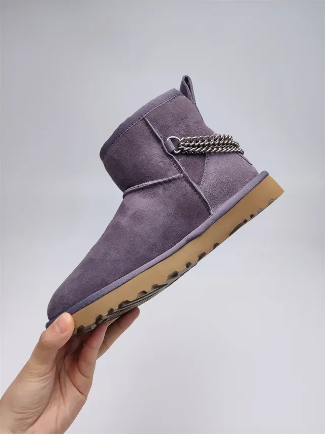 UGG Classic Mini 紫色麂皮链条装饰雪靴 10