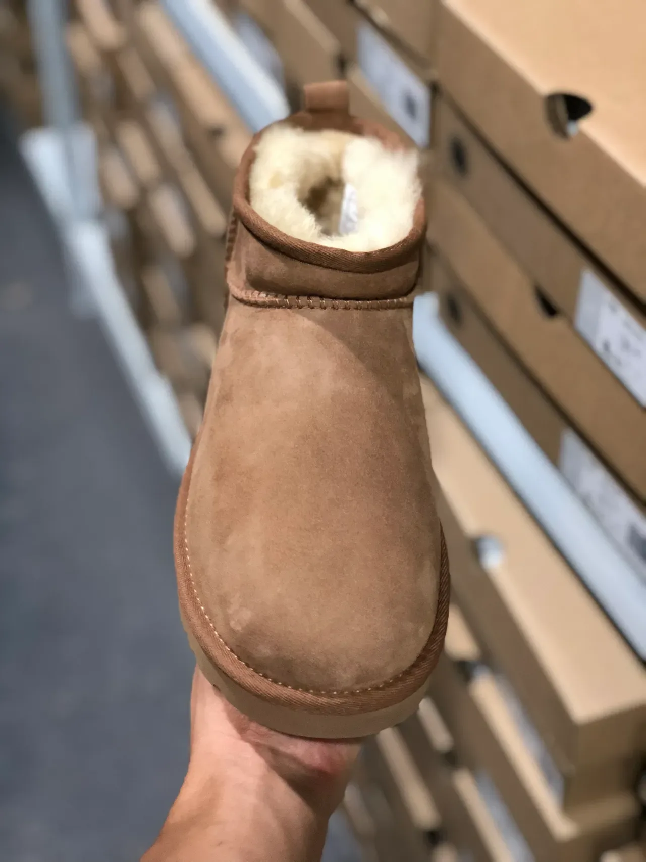 UGG Classic Mini Tan 麂皮羊毛内里雪靴 3