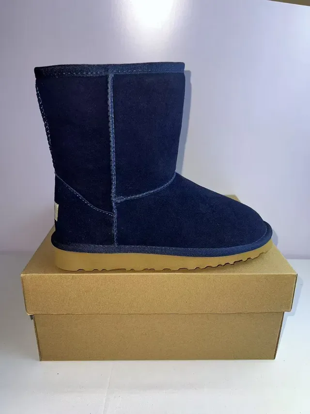 UGG Classic Short Azul Marino Botas de Nieve 3
