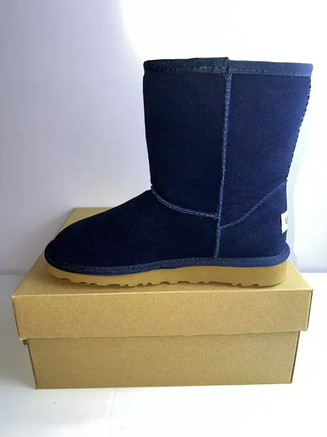 UGG Classic Short Azul Marino Botas de Nieve 4