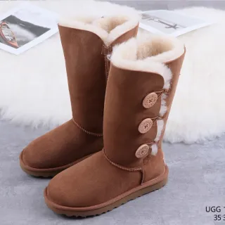 UGG كلاسيك طويلة أزرار كستناء أحذية ثلجية
