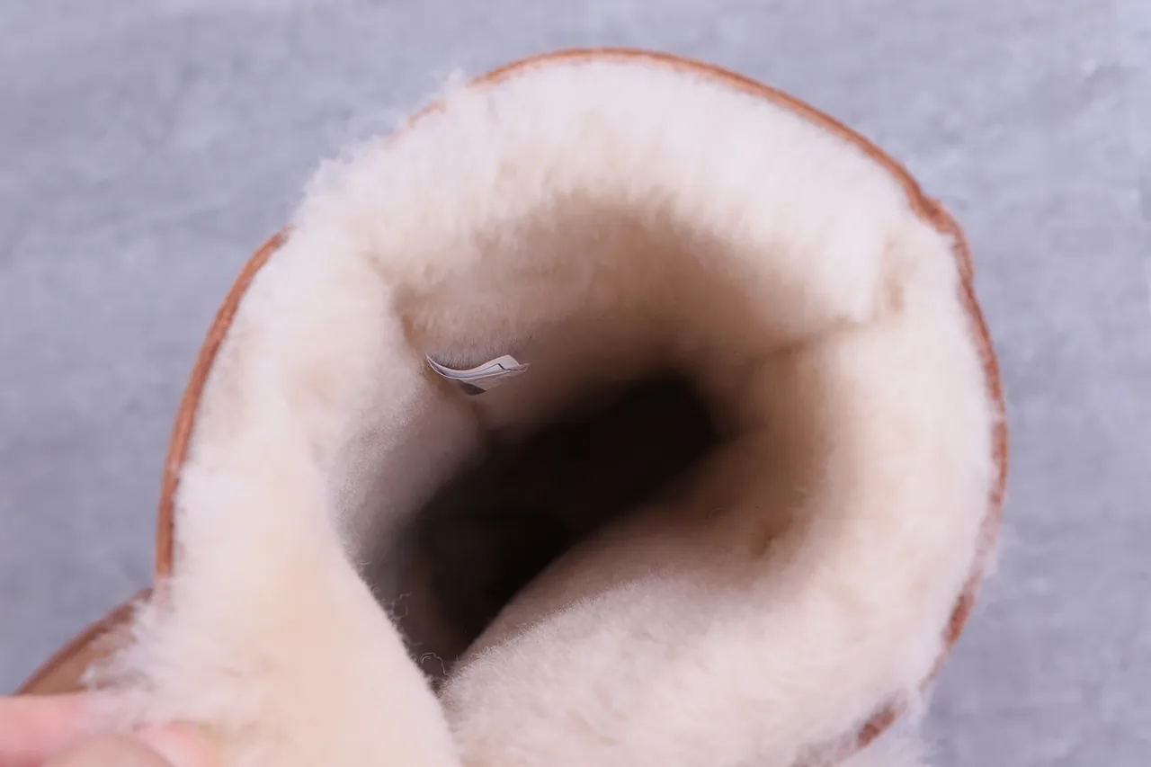UGG Bottes de neige classiques à boutons châtain 2