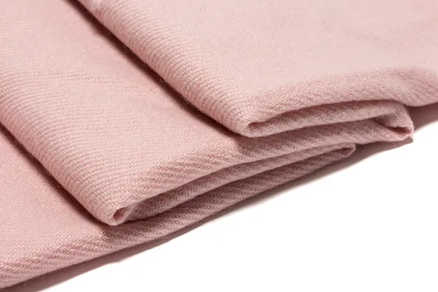 UGG Cachecol de Cachemira Rosa com Textura Tecida e Borda Franja 8