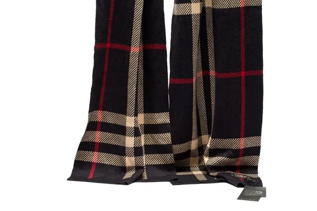 UGG Écharpe à carreaux noire beige rouge cachemire 4