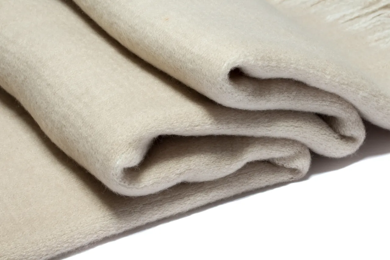 UGG Tissage simple frangé Écharpe en cachemire 11