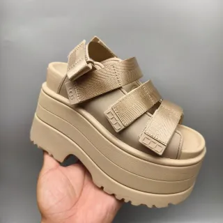 UGG صندل منصة حزام بيج كاجوال