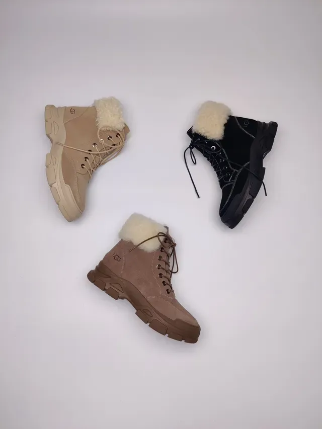 UGG Botas de nieve de ante con forro de shearling y suela chunky 3